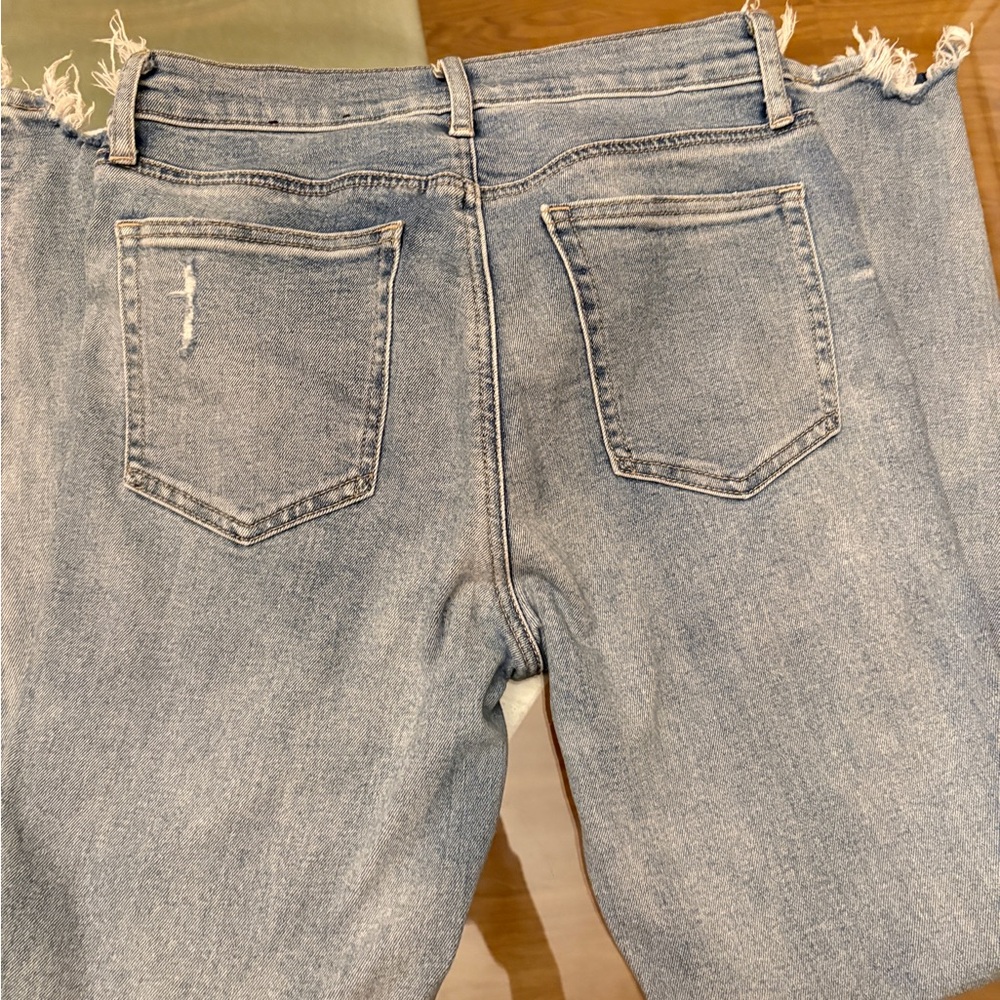 GAP Women's Light Blue Ripped Jeans - Picture 9 of 9